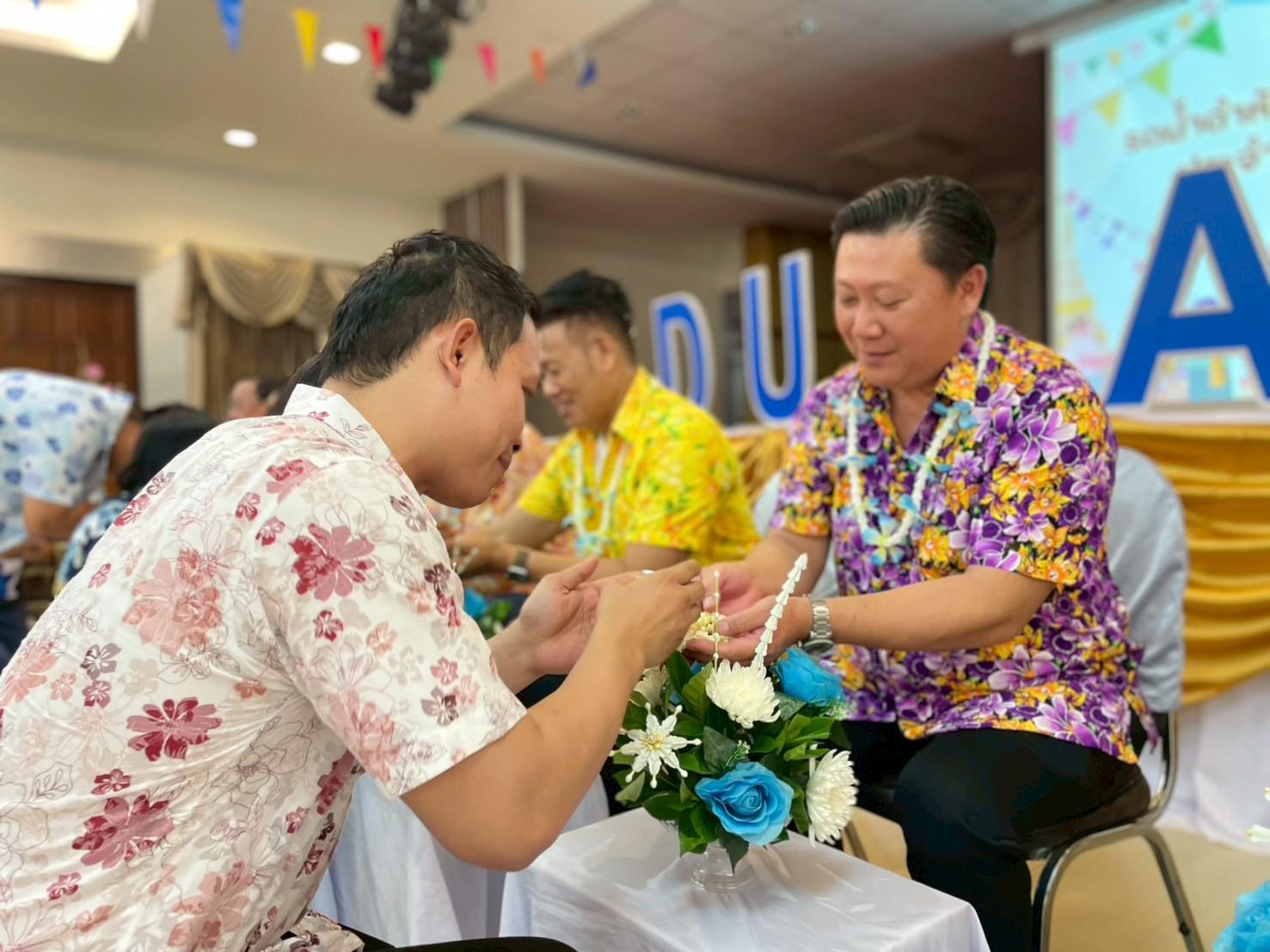 18. วันที่ 26 เมษายน 2568 สาขาการบริหารการศึกษา ได้จัดกิจกรรมรดน้ำดำหัวคณาจารย์ระดับบัณฑิตศึกษา ประจำสาขาการบริหารการศึกษา ณ ห้องประชุมครุร่มสัก 1 ชั้น 3 อาคารคณะครุศาสตร์